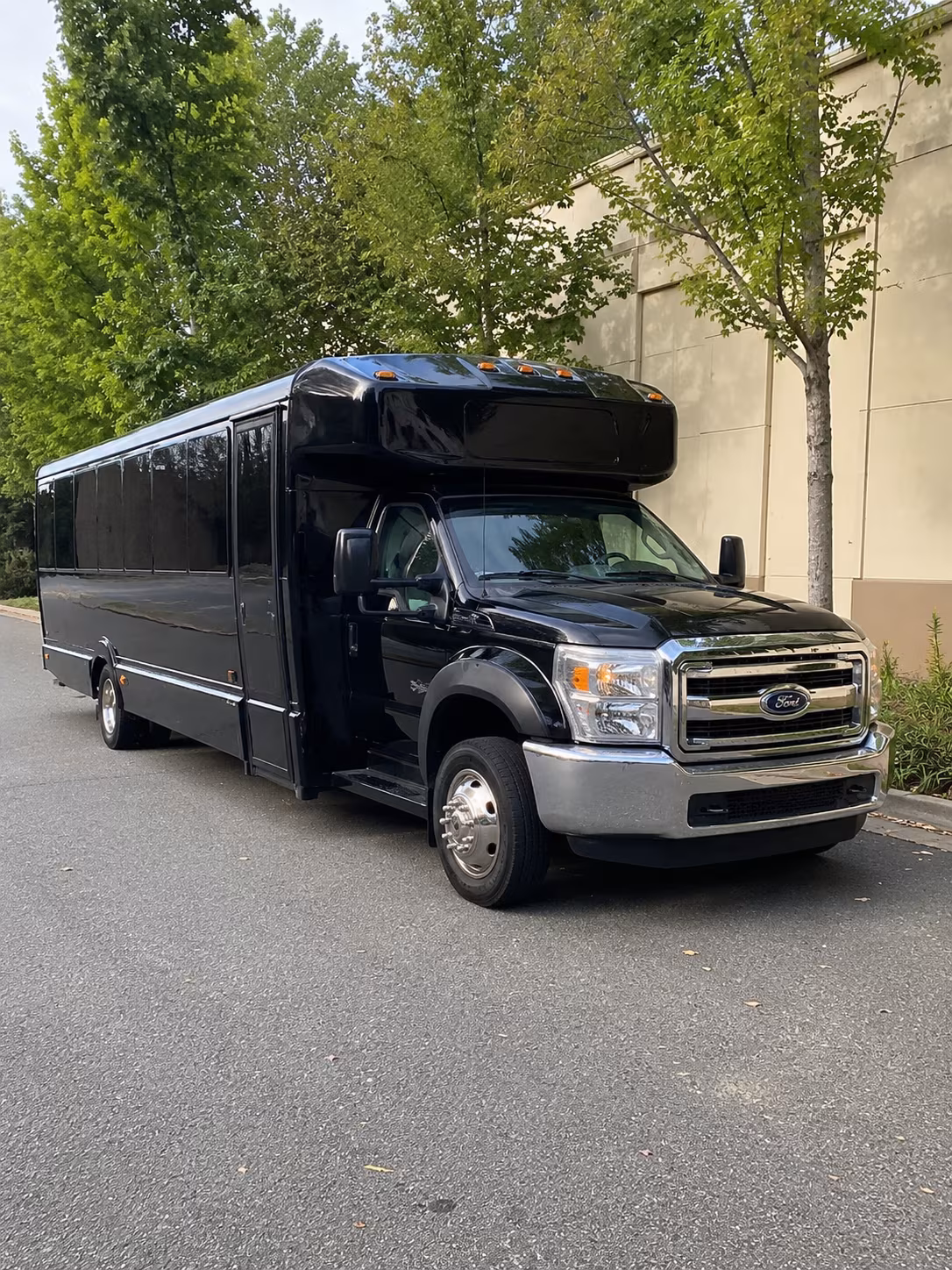 corporate and airline group shuttle buses in carson