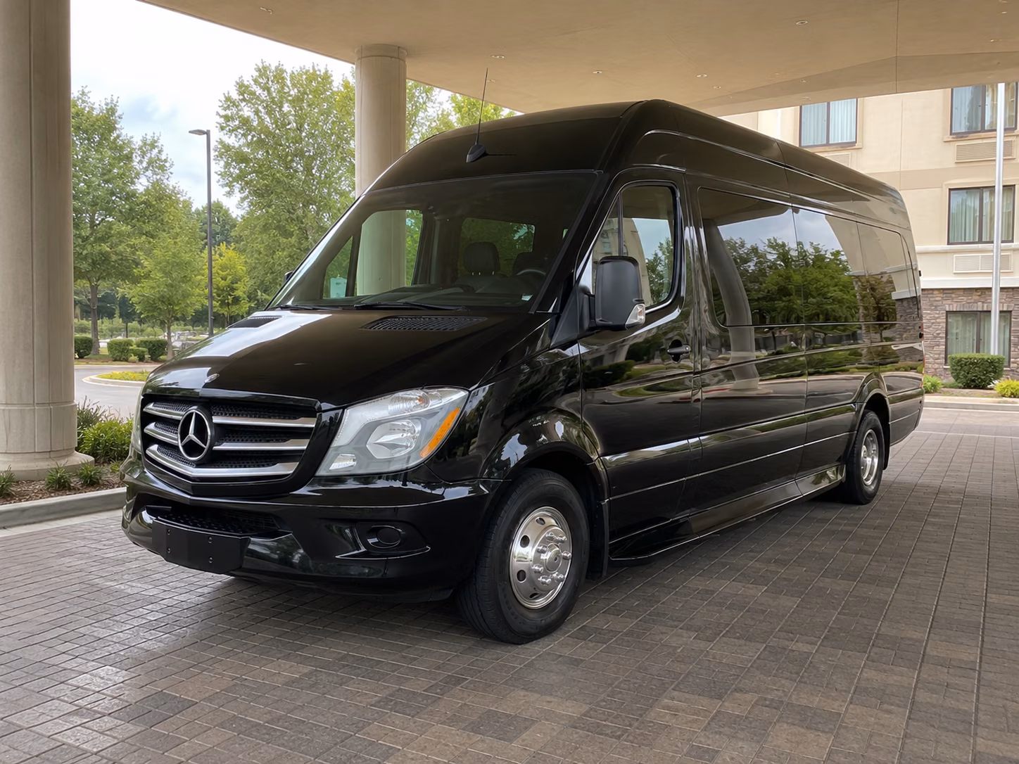 easily book transportation for your next airport transfer 1
