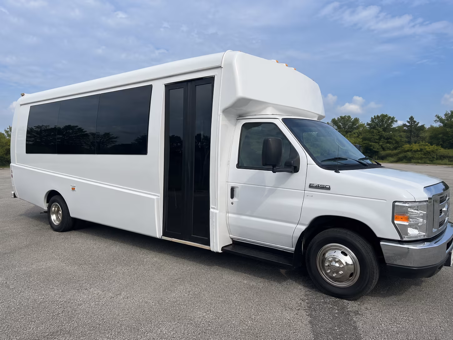 trade show bus rentals connecting carson to the los angeles convention center